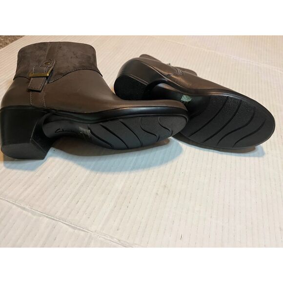 Clarks Ingalls Dover Q Gray Comfort Casual 2" Heel Leather/Suede Ankle Boots 6M - Picture 6 of 8